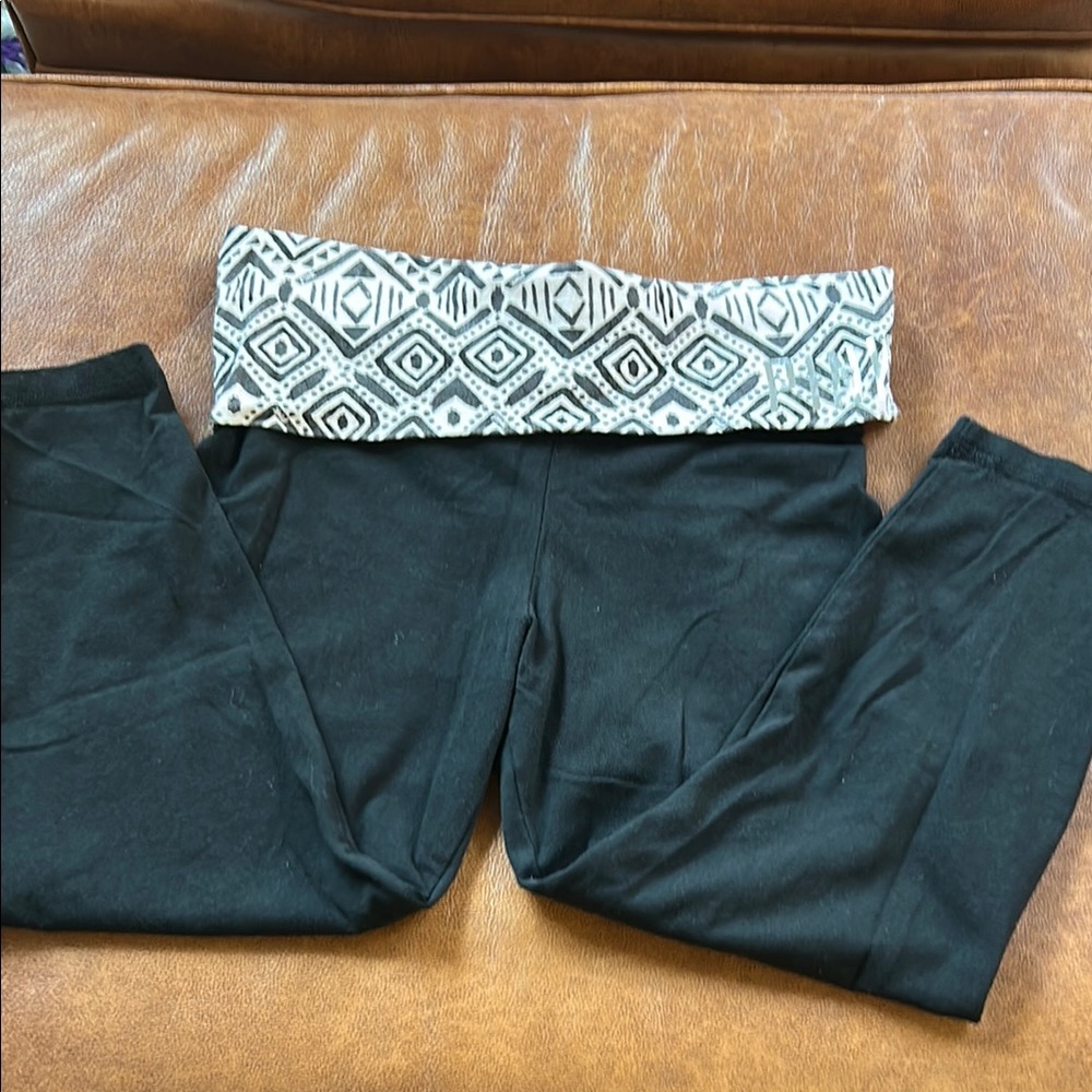 Victoria Secret XS Black and White Geometric Women's Capris Leggings